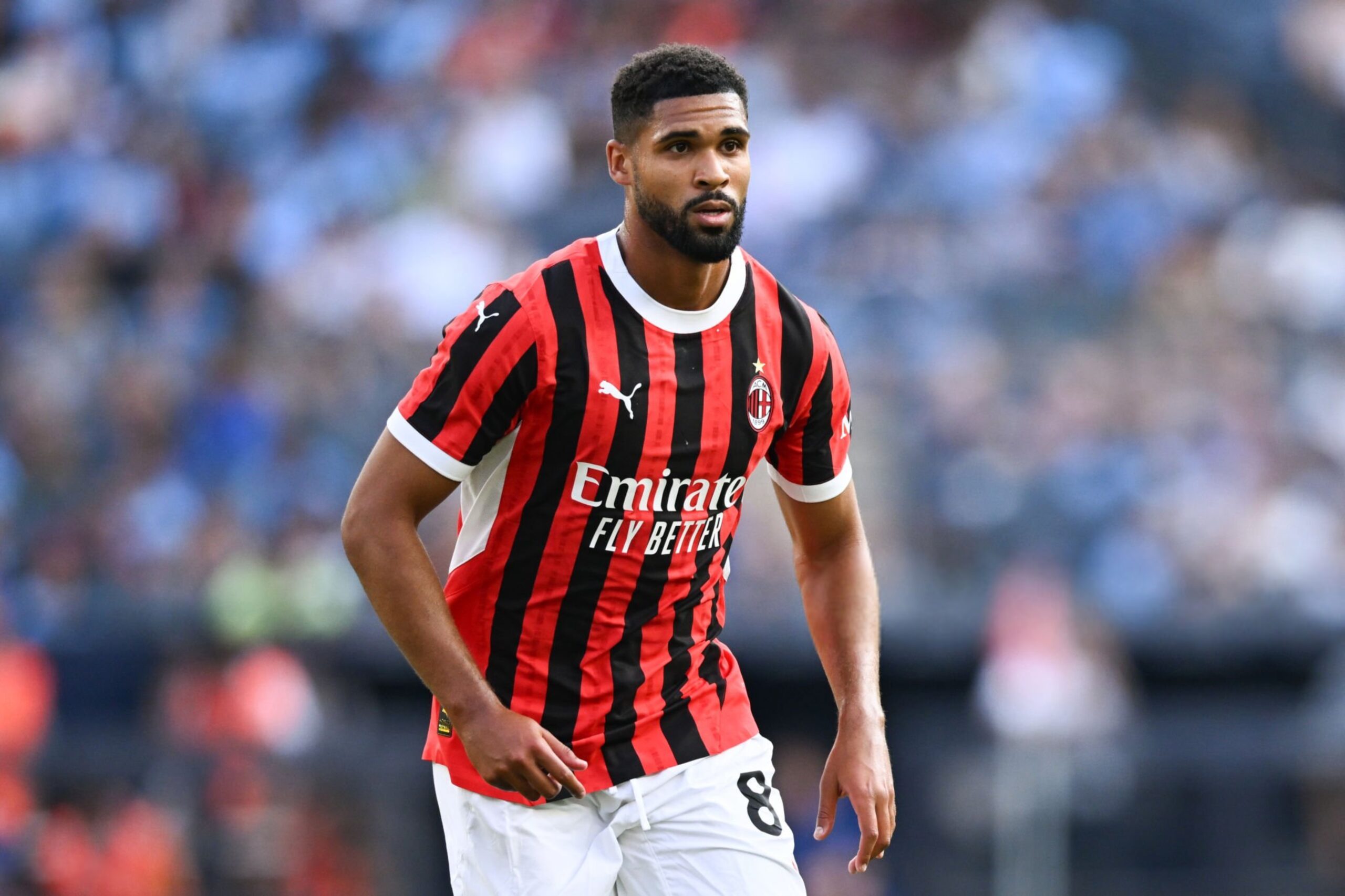 Purtroppo, pochi minuti fa il centrocampista dell’AC Milan Ruben Loftus-Cheek ha minacciato di lasciare la squadra se non si farà nulla per lui…. È davvero triste…