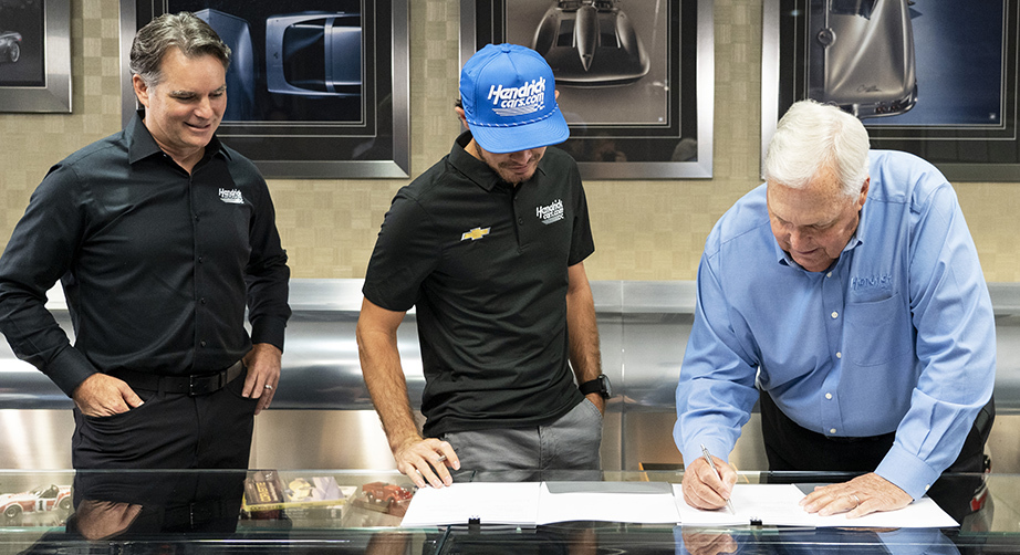 **DECISION MAKING!!! Kyle Larson  Terminates Contracts With Hendrick Motorsports And Signed 5 Years Contracts With…..See More 👇….