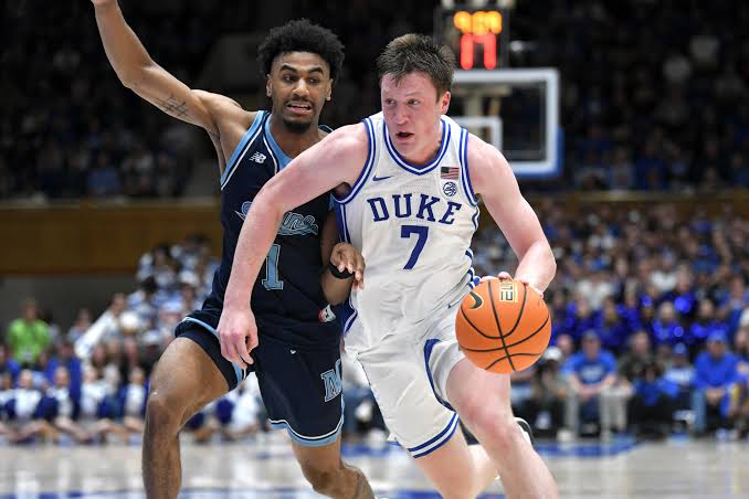 Duke’s Kon Knueppel Had Incredible High IQ Play to Help Teammate Stay In Bounds…