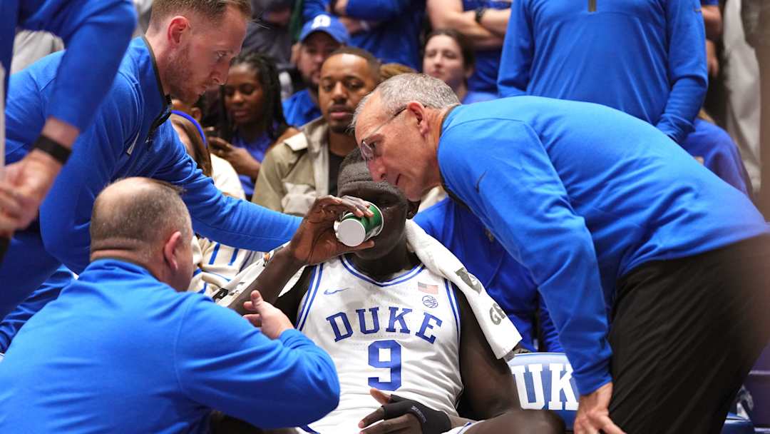 Jon Scheyer updates Khaman Maluach’s status after vomiting during Duke basketball win…