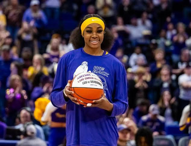 Breaking News: BATON ROUGE, LA Aneesah Morrow, the star of the LSU Tigers women’s basketball team, broke down in tears Thursday night after accepting the coveted Pericous Maxwell Award for Excellence andContinue reading…