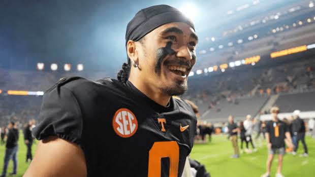 Tennessee Vols Star Nico Iamaleava Overwhelmed with Emotion as Top Fan Surprises Him with New Car…