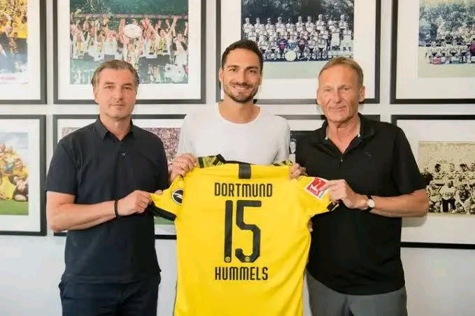 Kombiniert: Mats Hummels, der ehemalige Borussia Dortmund und als Roma -Verteidiger, war Gegenstand von Spekulationen über eine mögliche kurze Rückkehr nach Dortmund in diesem Sommer. TAP 👇 BELOW TO READ MORE DETAILS.Kombiniert: Mats Hummels, der ehemalige Borussia Dortmund und als Roma -Verteidiger, war Gegenstand von Spekulationen über eine mögliche kurze Rückkehr nach Dortmund in diesem Sommer. TAP 👇 BELOW TO READ MORE DETAILS…