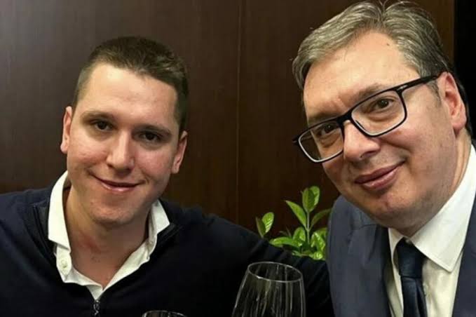 Naslov: Iznenadni šok: Sin predsednika Srbije uhvaćen s ilegalnim drogama – javnost traži odgovore  Tekst:Naslov: Iznenadni šok: Sin predsednika Srbije uhvaćen s ilegalnim drogama – javnost traži odgovore  Tekst: