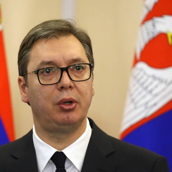 Iznenada: Predsednik Srbije Brutalno Pretučen Tokom Noći – Državni Vrh i Građani u Šoku Create a head line not less than four hundred and fifty words Translate to Serbia
