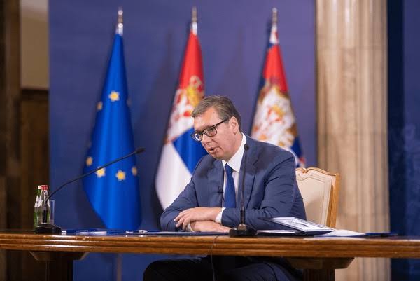 IZNENADNA SMRT PREDSEDNIKA ALEKSANDRA VUČIĆA POTRESLA SRBIJU: GRAĐANI U NEVERICI, INSTITUCIJE U VANREDNOM STANJU, POLITIČKA SCENA PRED VELIKIM PREOKRETOM