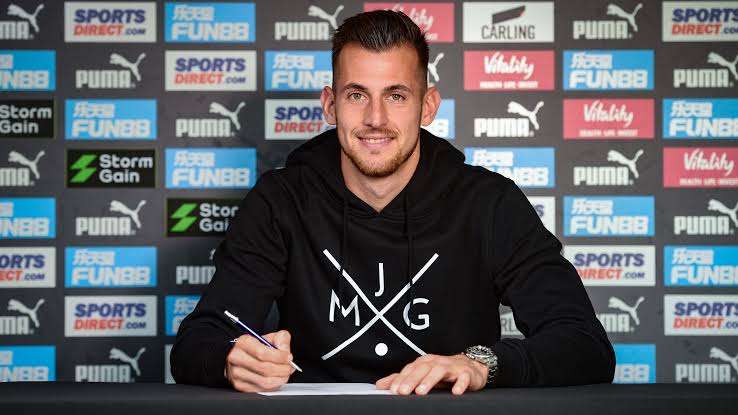 SAD news  Newcastle United Goalkeeper  Martin Dúbravka signed a 3 year, contract of $67,840,000  with the  AC Milan  after have a  miston understanding with his coach…..